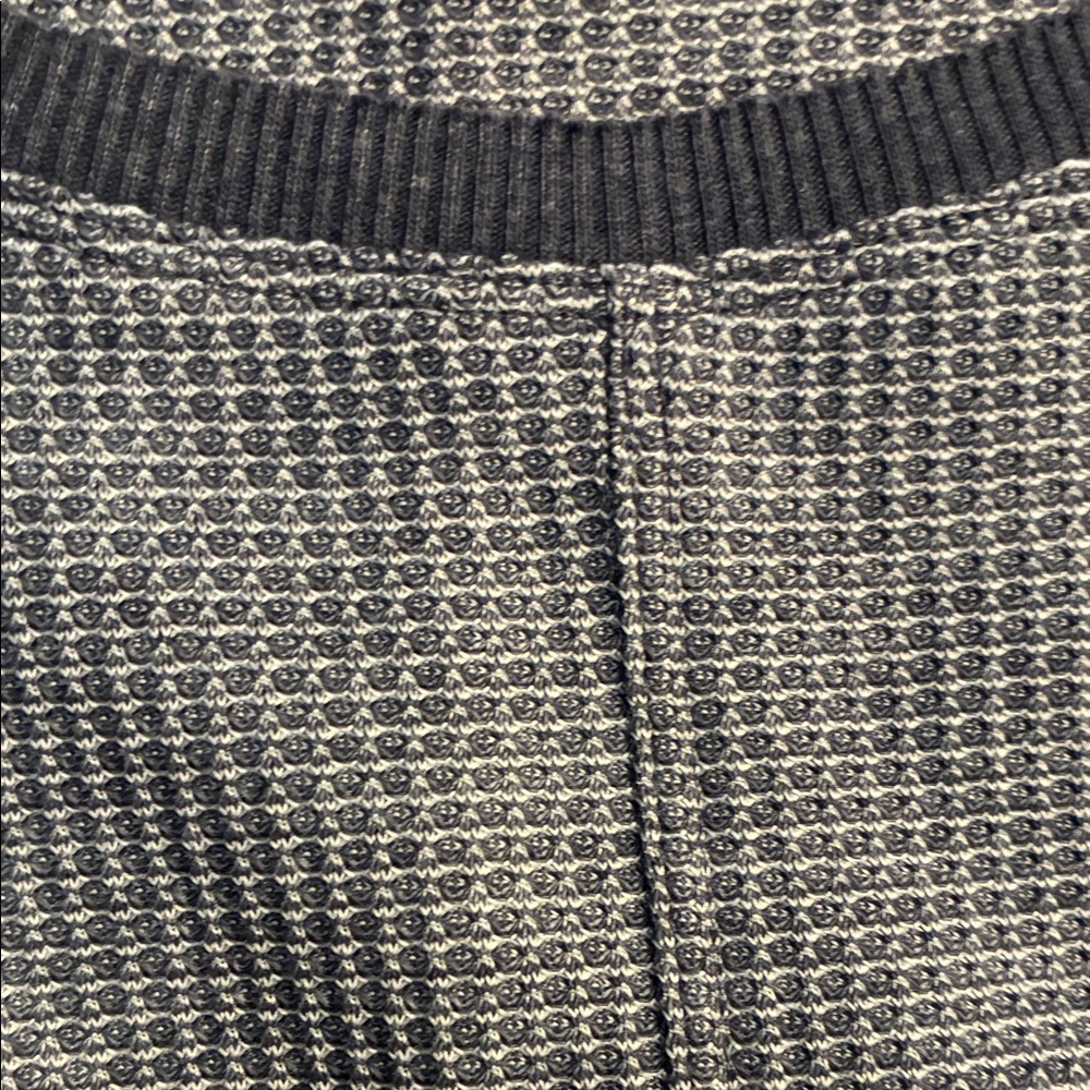 Lilla P Small Gray Long Sleeve Waffle Knit with Rounded Hem Top. - Picture 4 of 7